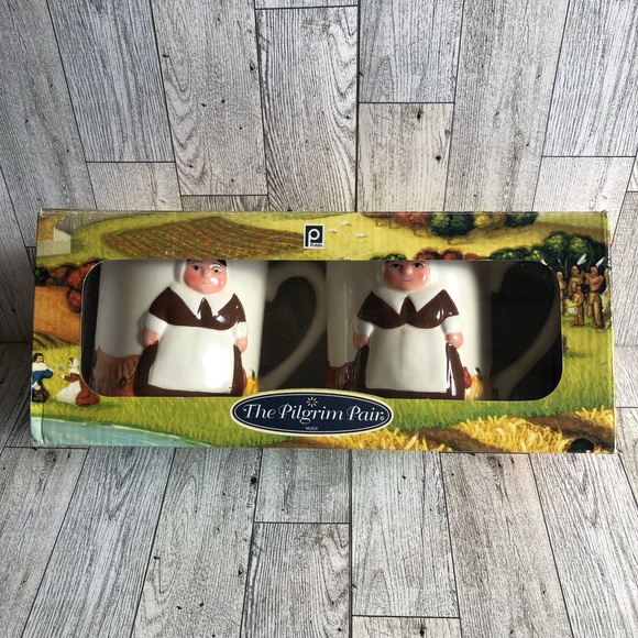 Publix - The Pilgrim Pair Of Thanksgiving Coffee Mugs 2 Ladies In Original Box - Picture 3 of 14